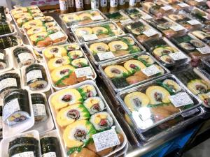a display case in a store filled with lots of sushi at Oasis Wadaura - Vacation STAY 85732v in Kamogawa