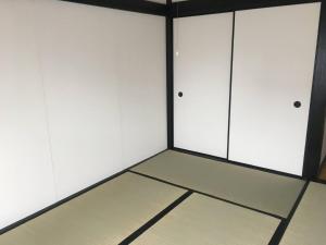 a room with white cabinets and a floor at Oasis Wadaura - Vacation STAY 67399v in Kamogawa +56 photos