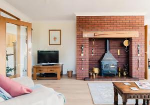 TV a/nebo společenská místnost v ubytování Beautiful 3 Bedroom Home in Worcestershire
