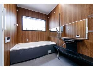 a bathroom with a bath tub and a window at Oasis Wadaura - Vacation STAY 85725v in Kamogawa +70 photos