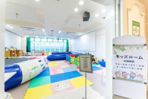 a large room with inflatables on the floor at VIVI Atami Shizenkyo Room 3001 - Vacation STAY 14277 in Atami +30 photos
