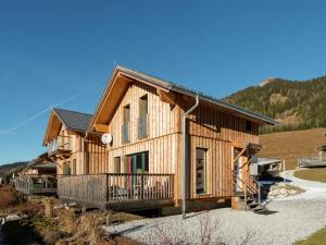 a log house with a porch and a balcony at Chalet in Hohentauern am Skilift in Hohentauern
