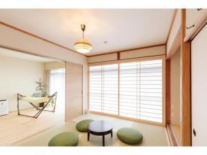 a living room with a table and green chairs at KONOHANA NO IORI - Vacation STAY 15340v in Mimasaka