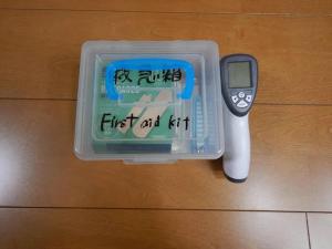 a plastic container with a cell phone and a remote control at private villa Gifutakayama - Vacation STAY 26633v in Takayama