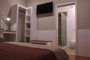 TV a/nebo společenská místnost v ubytování Gazebo Rooms