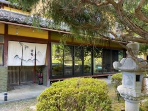 a building with windows and a statue in front of it at Unnoso - Vacation STAY 48299v in Kami-hiraya +27 photos