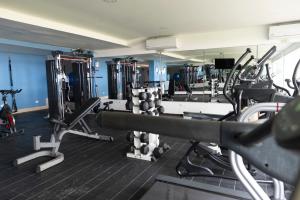 Fitness centrum a/nebo fitness zařízení v ubytování The Beaches-Beachfront Retreat