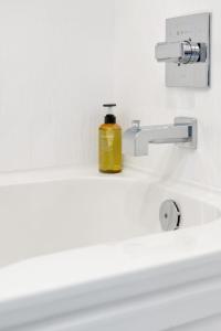 Afbeelding uit fotogalerij van 3BR Lakeside Unit in Harrison in Harrison Hot Springs