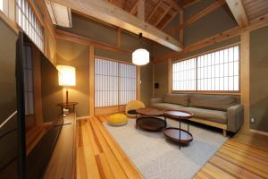 a living room with a couch and a table at Jakkoan - Vacation STAY 76612v in Kamakura