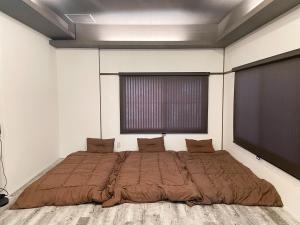 瀬戸内町にあるCASA GRANDE - Vacation STAY 92050vの大きな窓のある部屋にある大きなベッド +23枚の写真