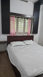 En eller flere senge i et værelse på Green House Resort