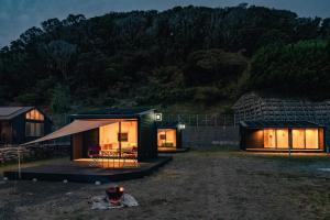 a cabin with a table and a tent at night at Shirahama Kousha - Vacation STAY 41977v in Hongō +4 photos