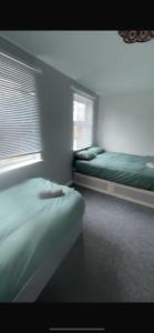 Ένα ή περισσότερα κρεβάτια σε δωμάτιο στο Rayleigh 1 Bedroom Apartment with Parking