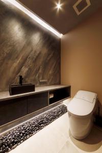 a bathroom with a toilet and a painting on the wall at GranTerace Sun - Vacation STAY 15256 in Numazu +14 photos