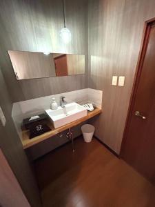 a bathroom with a sink and a mirror at pine mountain - Vacation STAY 48815v in Goto +14 photos