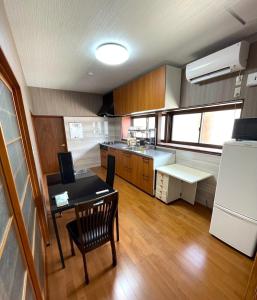 a small kitchen with a table and a refrigerator at pine mountain - Vacation STAY 48815v in Goto