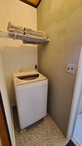 a small bathroom with a toilet in a room at KIRIKUSHI COASTAL VILLAGE - Vacation STAY 37273v in Kure +12 photos