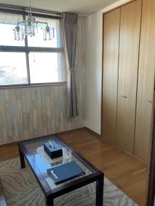 a living room with a glass table and a cabinet at Maison dEssence - Vacation STAY 52767v in Izu
