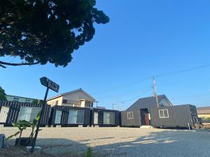 a building with a street sign in front of it at Ko-eda Village - Kujukuri Beach Line - Vacation STAY 39912v in Iioka