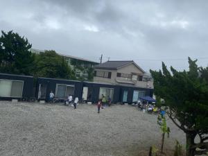 a group of people standing outside of a building at Ko-eda Village - Kujukuri Beach Line - Vacation STAY 39912v in Iioka