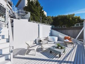 a rooftop deck with chairs and a bench at &SUN Terrace house - Vacation STAY 67119v in Yokosuka +3 photos
