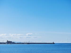 a large body of water with a city in the background at ZUSHI funny house - Vacation STAY 68820v in Zushi +2 photos