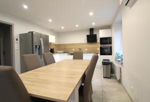 a kitchen with a large wooden table and chairs at Appartement à La Bresse, proche des lacs, pistes de ski et randonnées in La Bresse