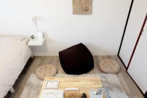 a bedroom with a bed and two circular ottomans at green park heights - Vacation STAY 15686 in Musashino