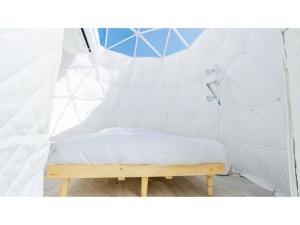 Voodi või voodid majutusasutuse GLAMTECH RESORTS HEAVEN - Vacation STAY 54850v toas +74 fotot