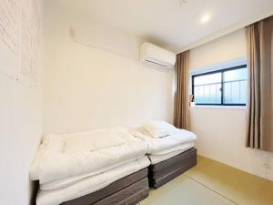 Giường trong phòng chung tại Hananosato Akabane - Vacation STAY 06096v