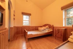 a room with a bed and a tv in it at Yubari Shikanotani residence - Vacation STAY 16529 in Yubari