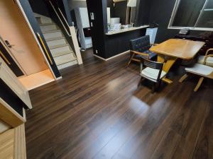 a room with a wooden floor and a table and chairs at Hamachidesu - Vacation STAY 15817 in Akiruno