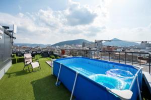 坂出市にあるRENT building - Vacation STAY 14203vの建物の屋上にあるプール