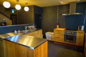 Kuchyň nebo kuchyňský kout v ubytování Hakuba Mountain Lodge + 77 fotografií