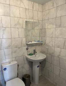ห้องน้ำของ Затишний будинок поруч з Софієвкою +3 ภาพ