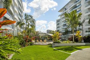 Κήπος έξω από το Riverside Lux 2Bed 2Bath Parking