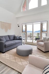 Posezení v ubytování 4BR Unit In The Heart Of Harrison