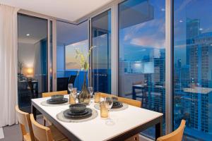 Fotografie z fotogalerie ubytování H'Residences 2 Bedroom Unit - Ocean & City Views, Lvl 22! v destinaci Gold Coast