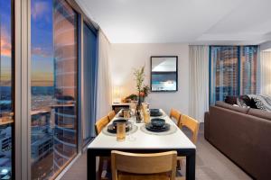 Posezení v ubytování H'Residences 2 Bedroom Unit - Ocean & City Views, Lvl 22! + 31 fotografií