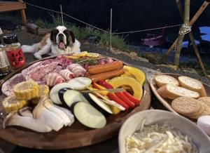 Makanan di atau berdekatan perkhemahan ini
