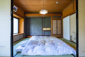 a large bed in a room with a large mirror at Hanareya Hyō - Vacation STAY 49547v in Nakatsugawa
