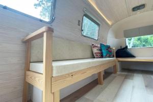 a bench in the back of a tiny house at LUCY RESORT - Vacation STAY 77594v in Kamigō +8 photos