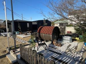 a yard with a fence and a barrel at HUCKLEBERRY GARDEN - Vacation STAY 94899v in Kujukuri