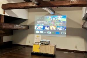 a projection screen on a wall in a room at Ichishuku Ikkei Issei-Chiba Prefecture Yotsukaido - Vacation STAY 16240 in Yotsukaidō