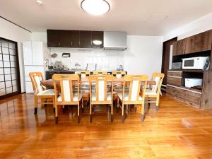 a kitchen and dining room with a table and chairs at Tanabe no Yado Ataigawa - Vacation STAY 10883v in Tanabe