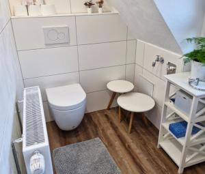 Koupelna v ubytování MAIN Quartier + 12 fotografií