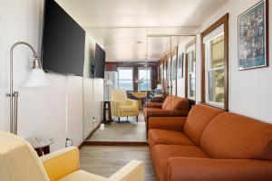 a living room with couches and a flat screen tv at Lucky 7 at Lakeshore Resort in Traverse City