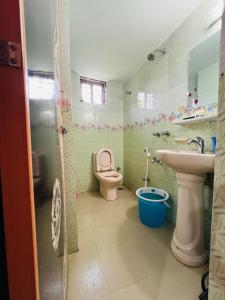 Ένα μπάνιο στο SAUDIA RESIDENTIAL Hotel