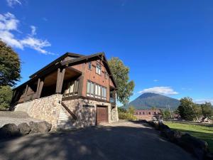 Nespecifikovaný výhled na hory nebo výhled na hory při pohledu z prázdninového domu