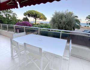 Μπαλκόνι ή βεράντα στο Elegant 2 Br with parking